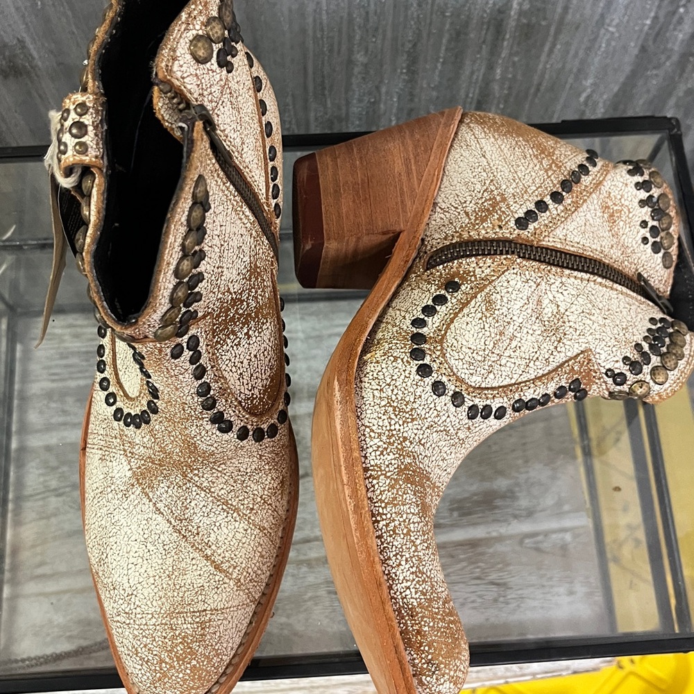 LIBERTY Black Cream and Brown Ankle Boots